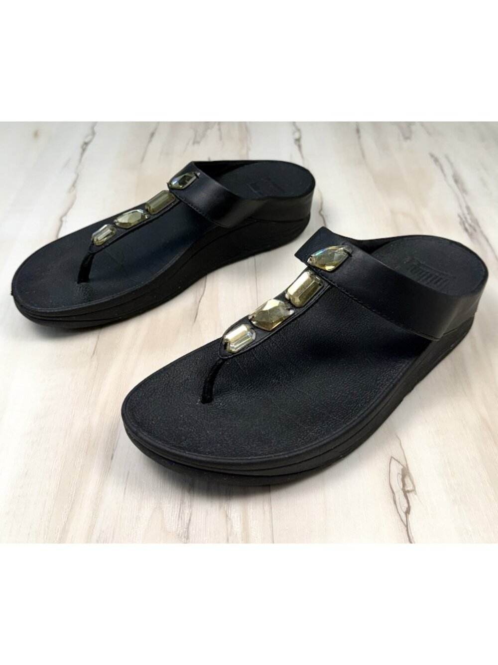 FITFLOPS Womens US 7 Roka Black Gold Jeweled Slip-On Thong SANDALS Shoes K05-901